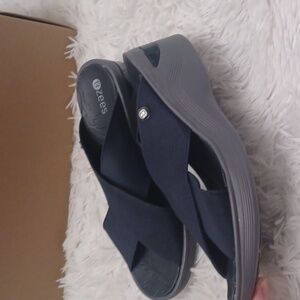 Bzees Desire Dark Blue Slip-On Elastic Strap Wedges SZ 7M